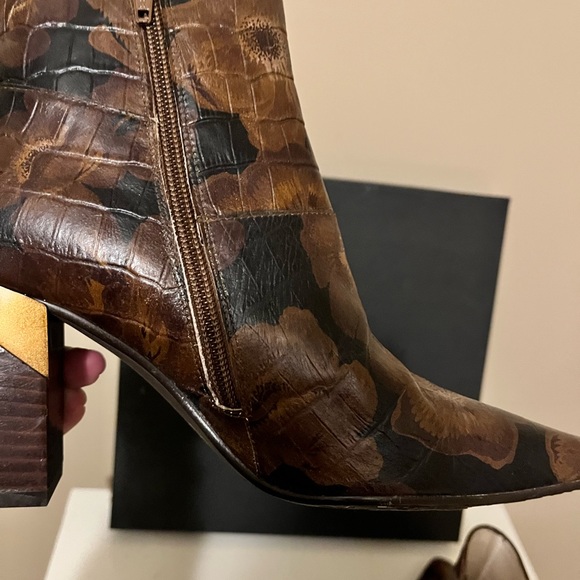 Lodi Booties Brand New In Box - Picture 2 of 14